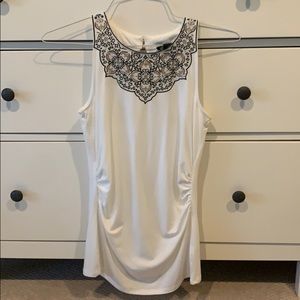 White sleeveless top with detailed front•WHBM